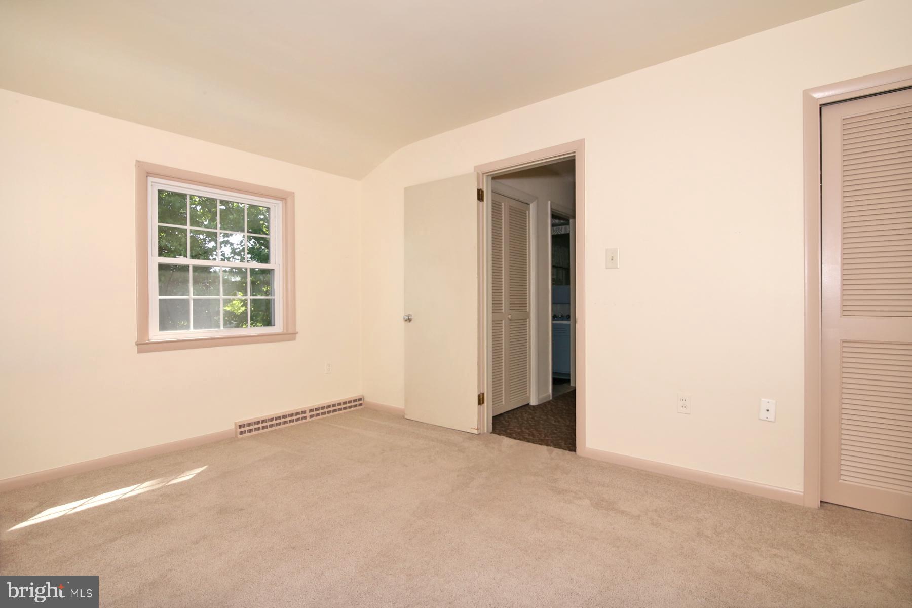 1174 W Main St
