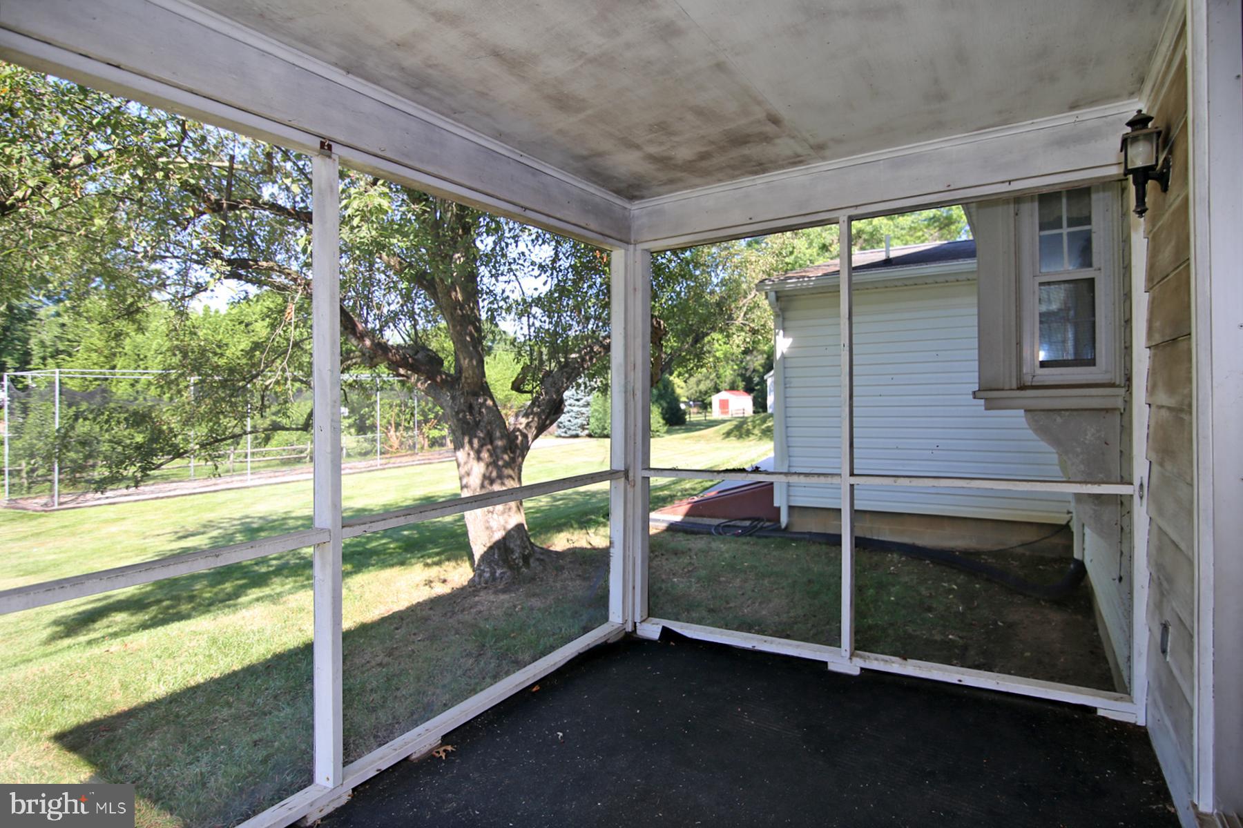 1174 W Main St