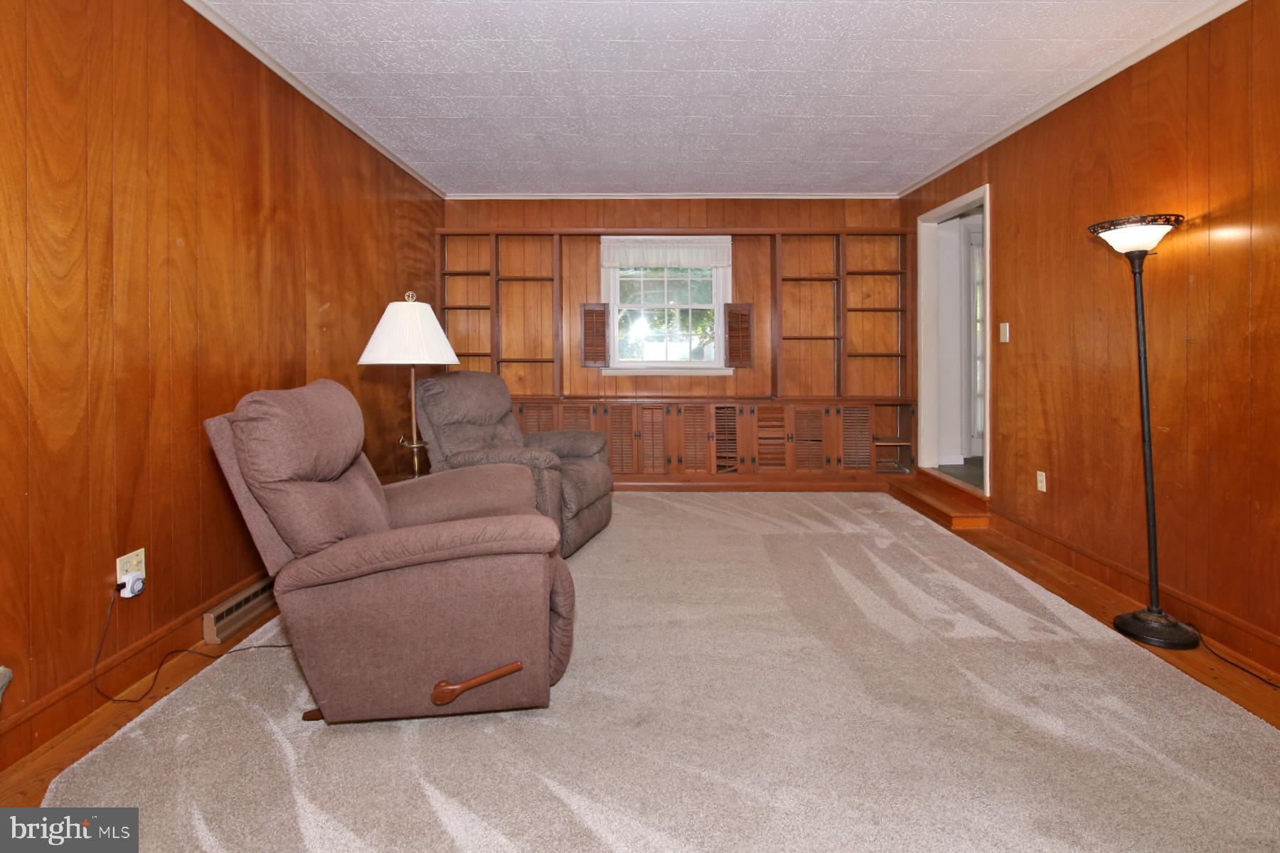 1174 W Main St