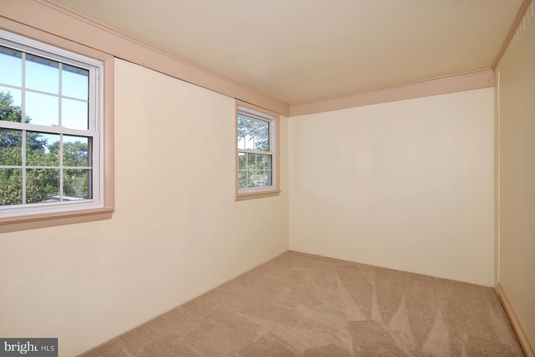 1174 W Main St