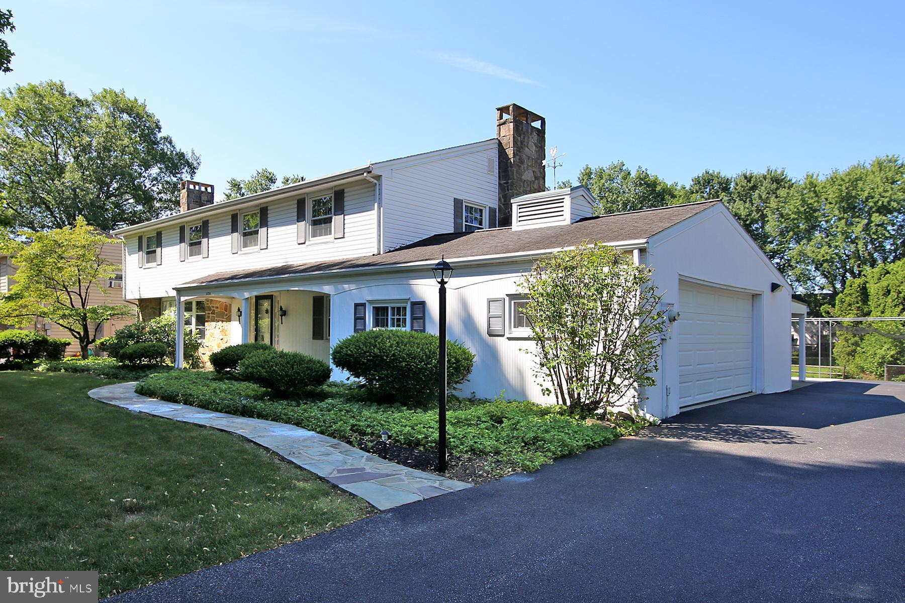 1174 W Main St