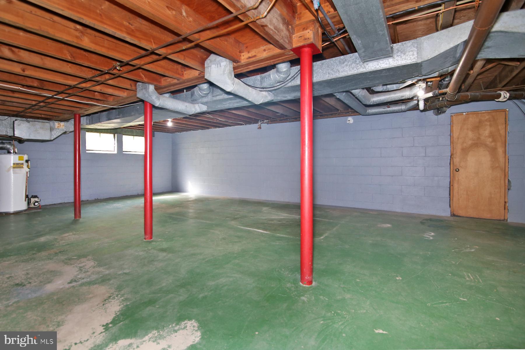 1174 W Main St