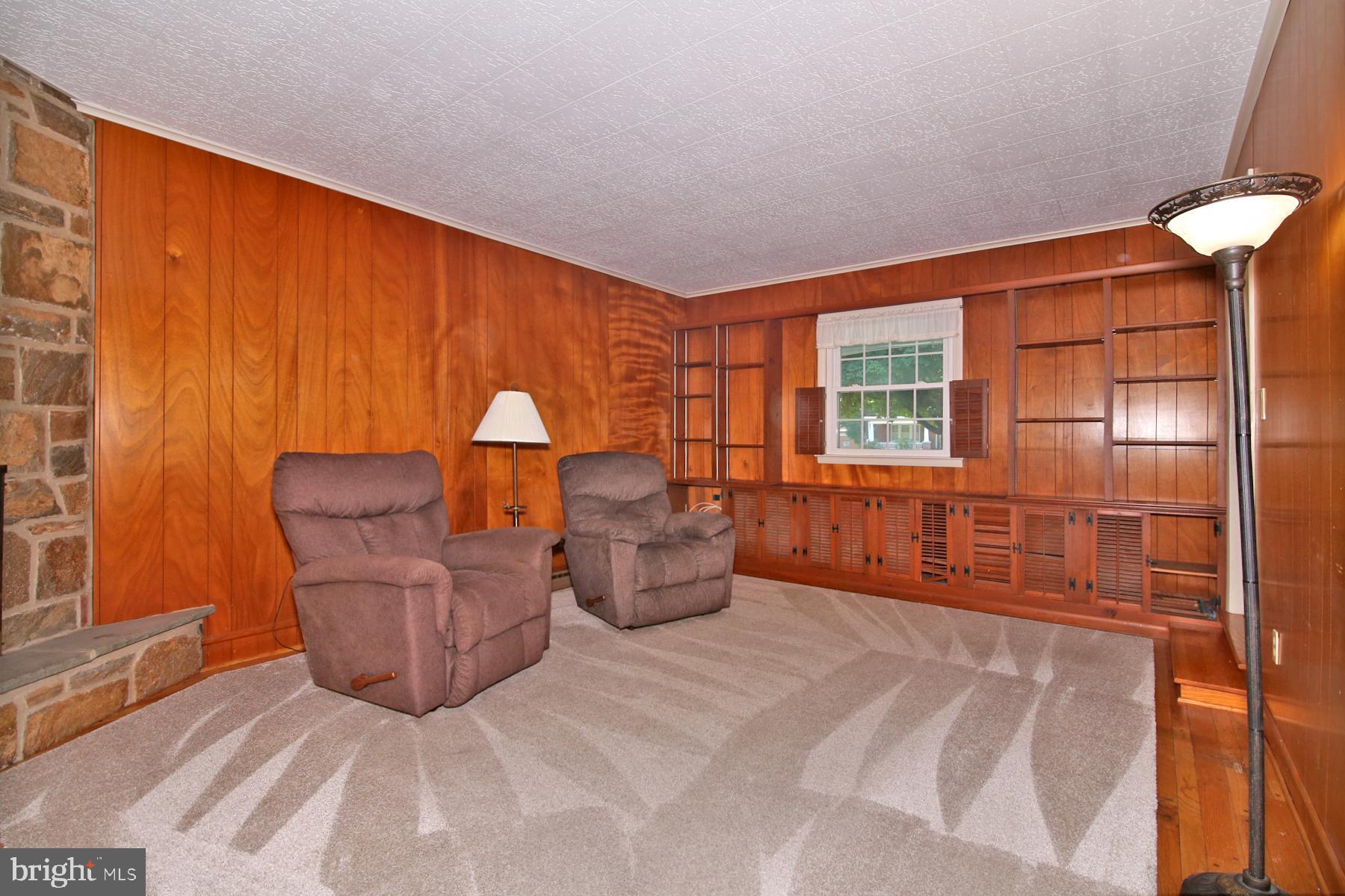 1174 W Main St