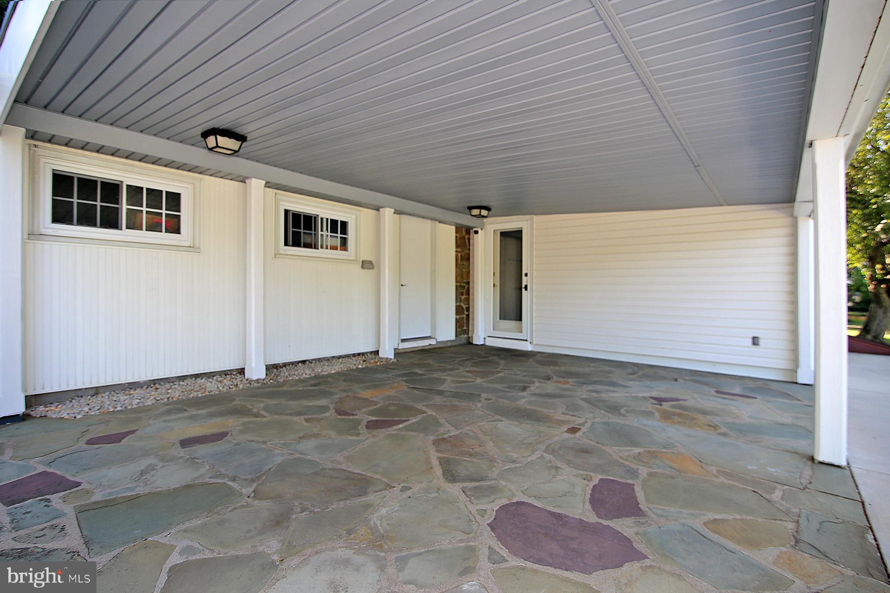1174 W Main St