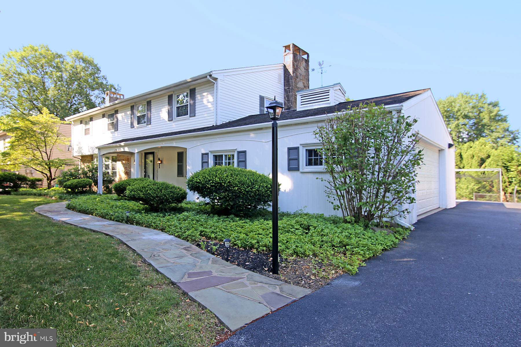 1174 W Main St