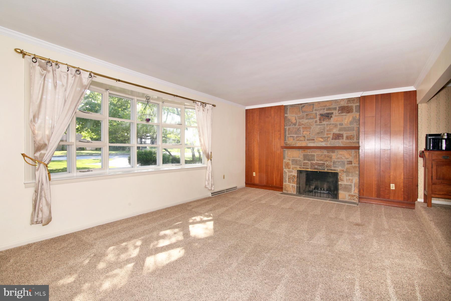 1174 W Main St