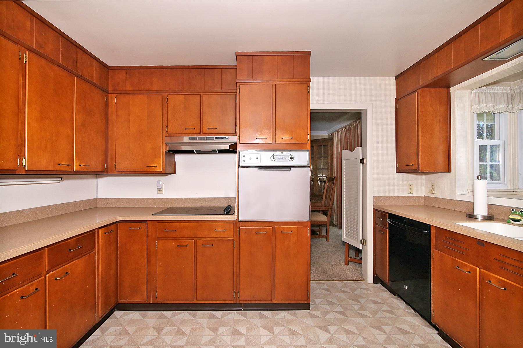 1174 W Main St
