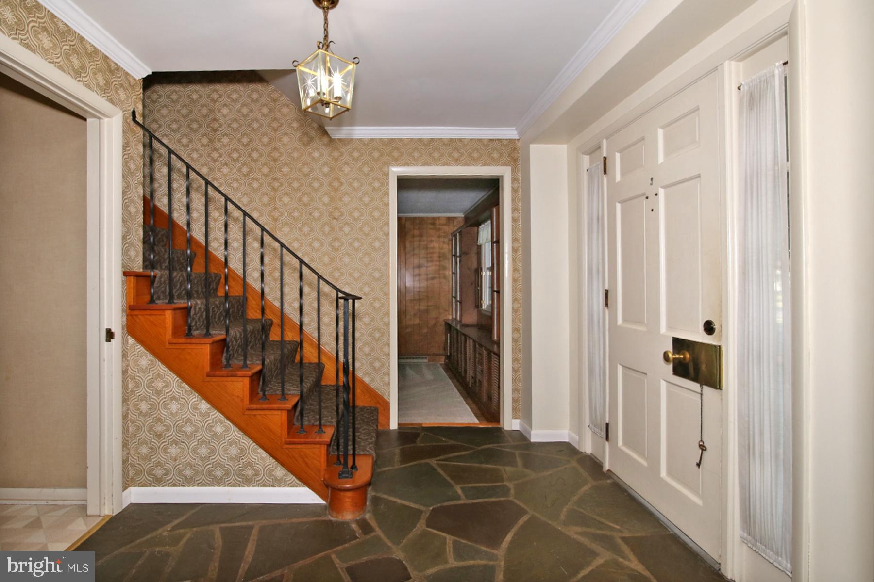 1174 W Main St
