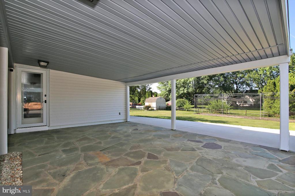 1174 W Main St