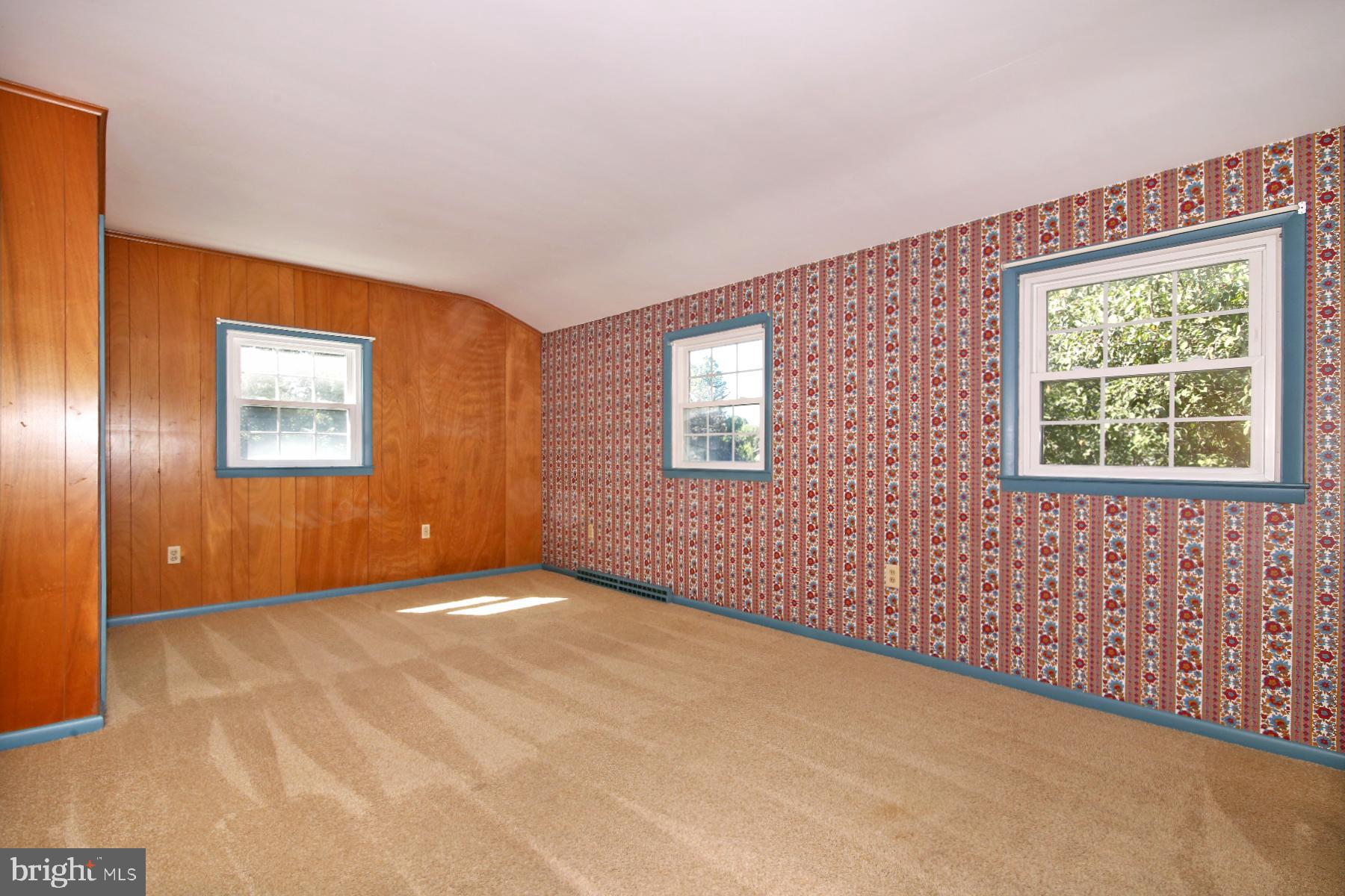 1174 W Main St