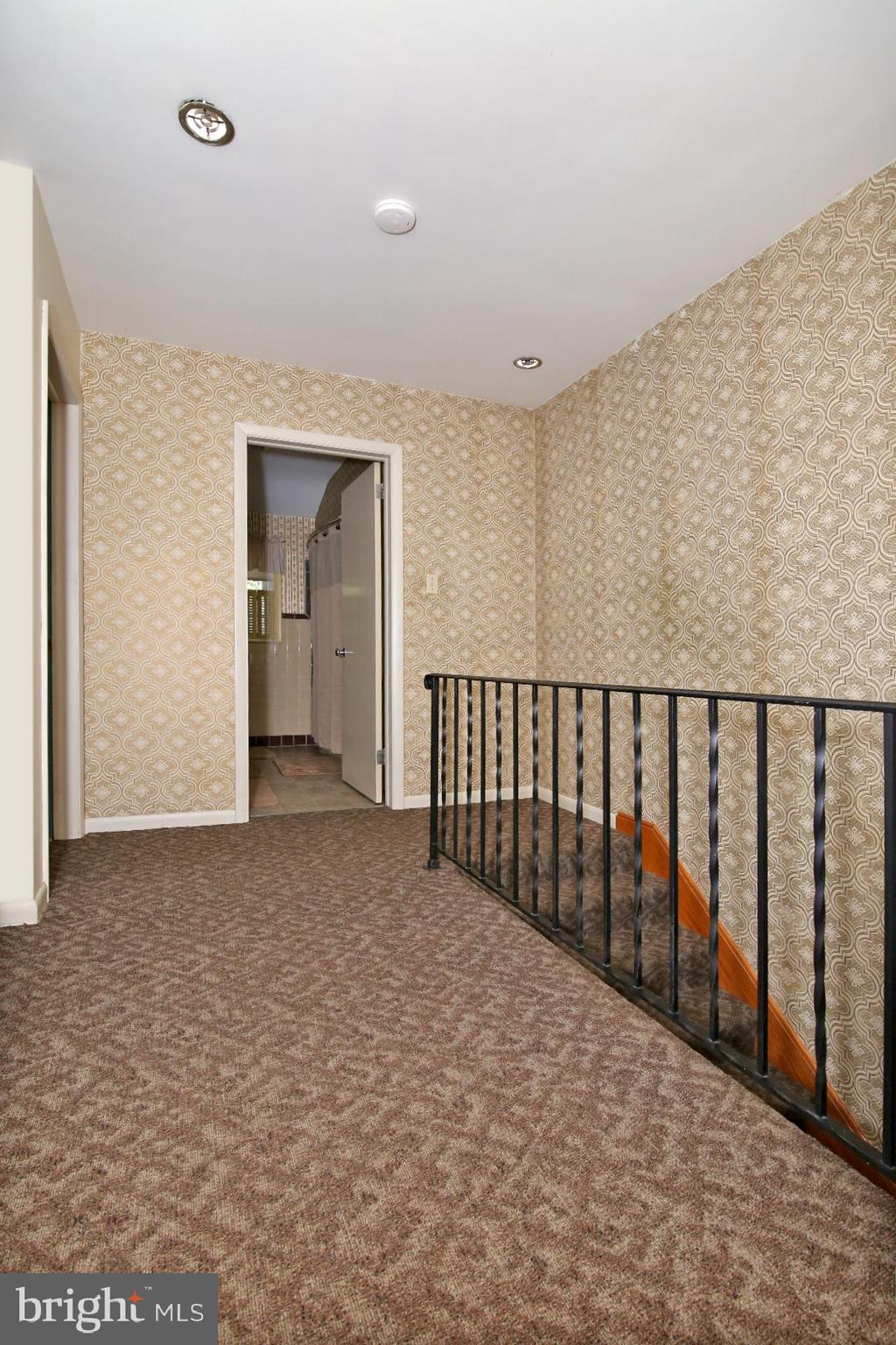 1174 W Main St