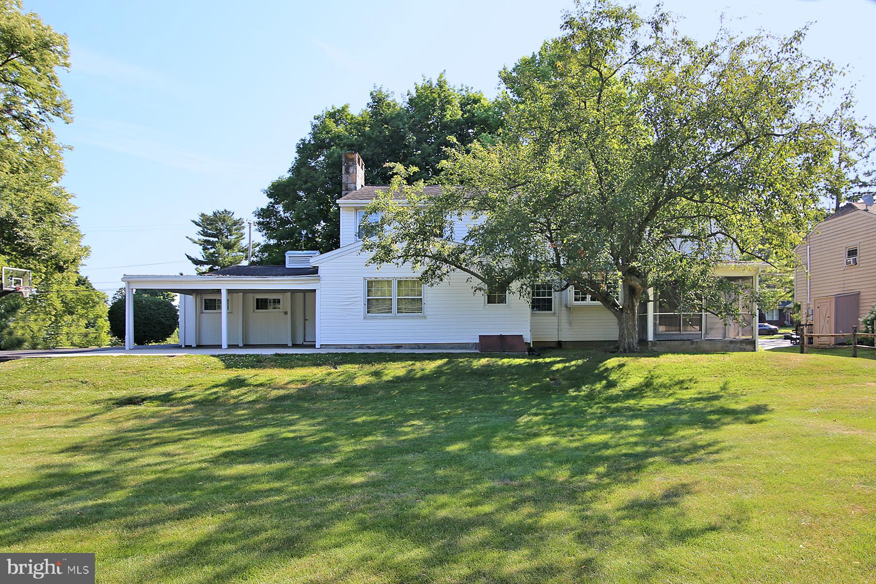1174 W Main St