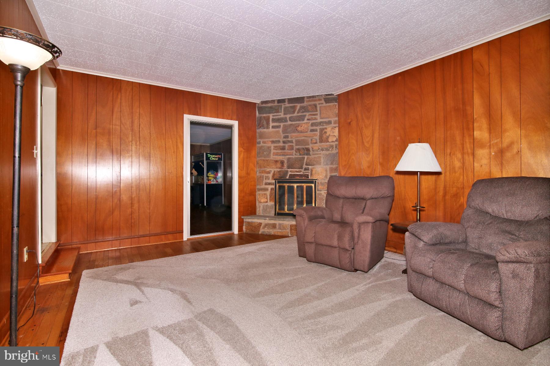 1174 W Main St