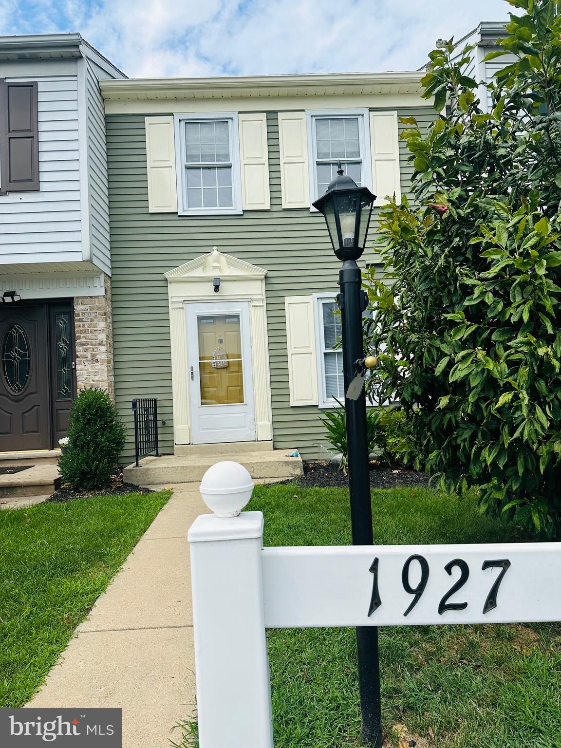 1927 Carlton Dr