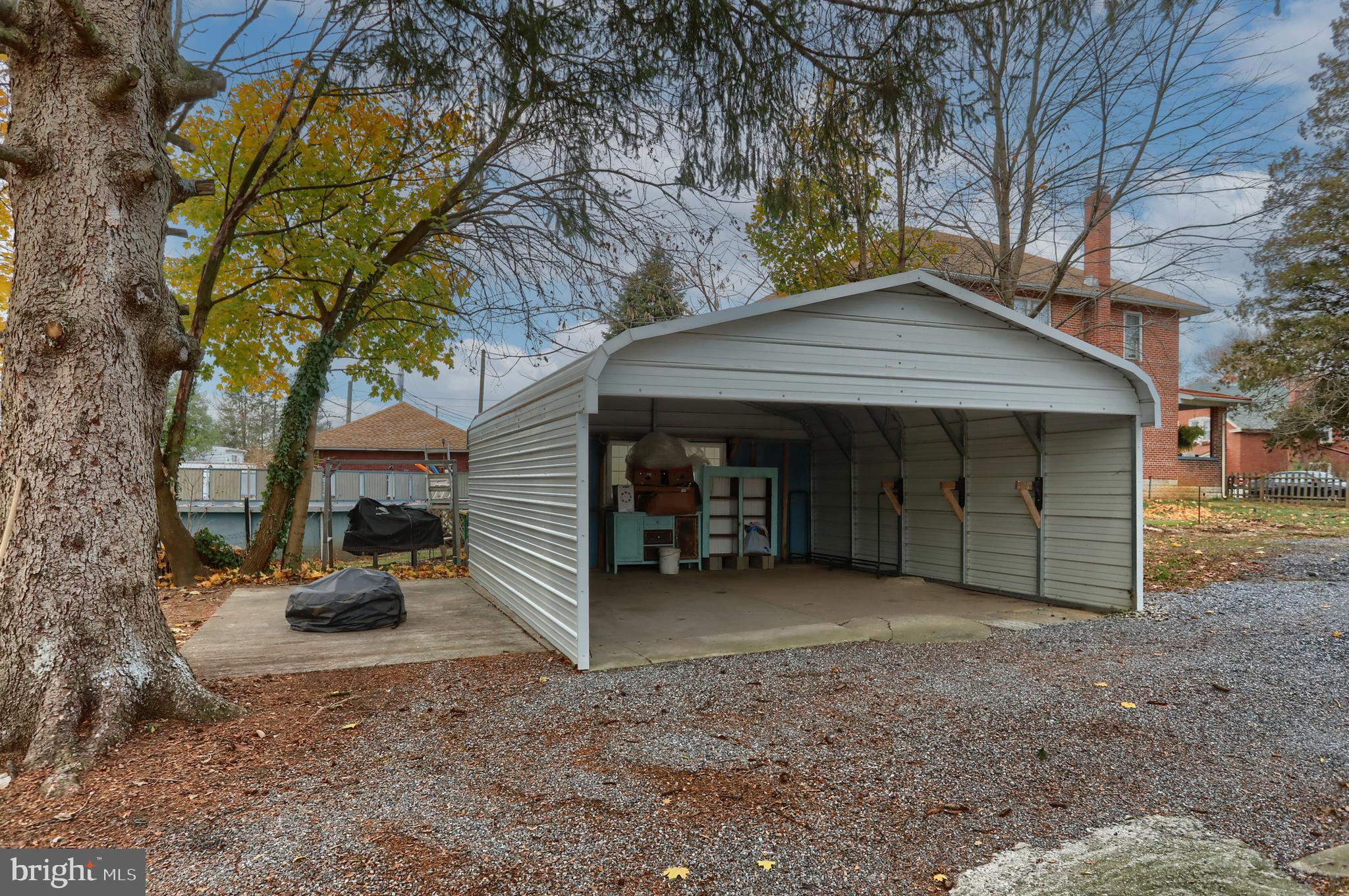 44 E Locust St