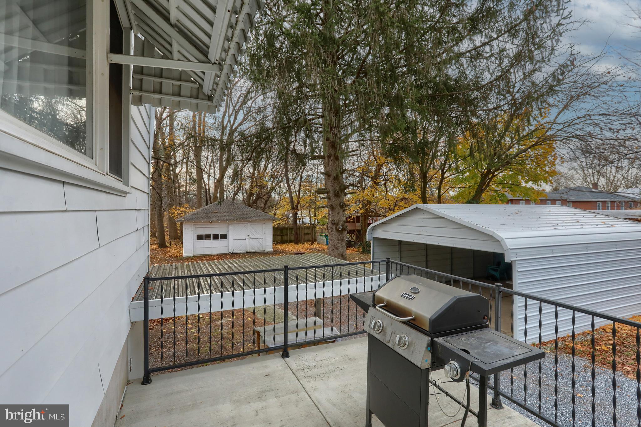 44 E Locust St