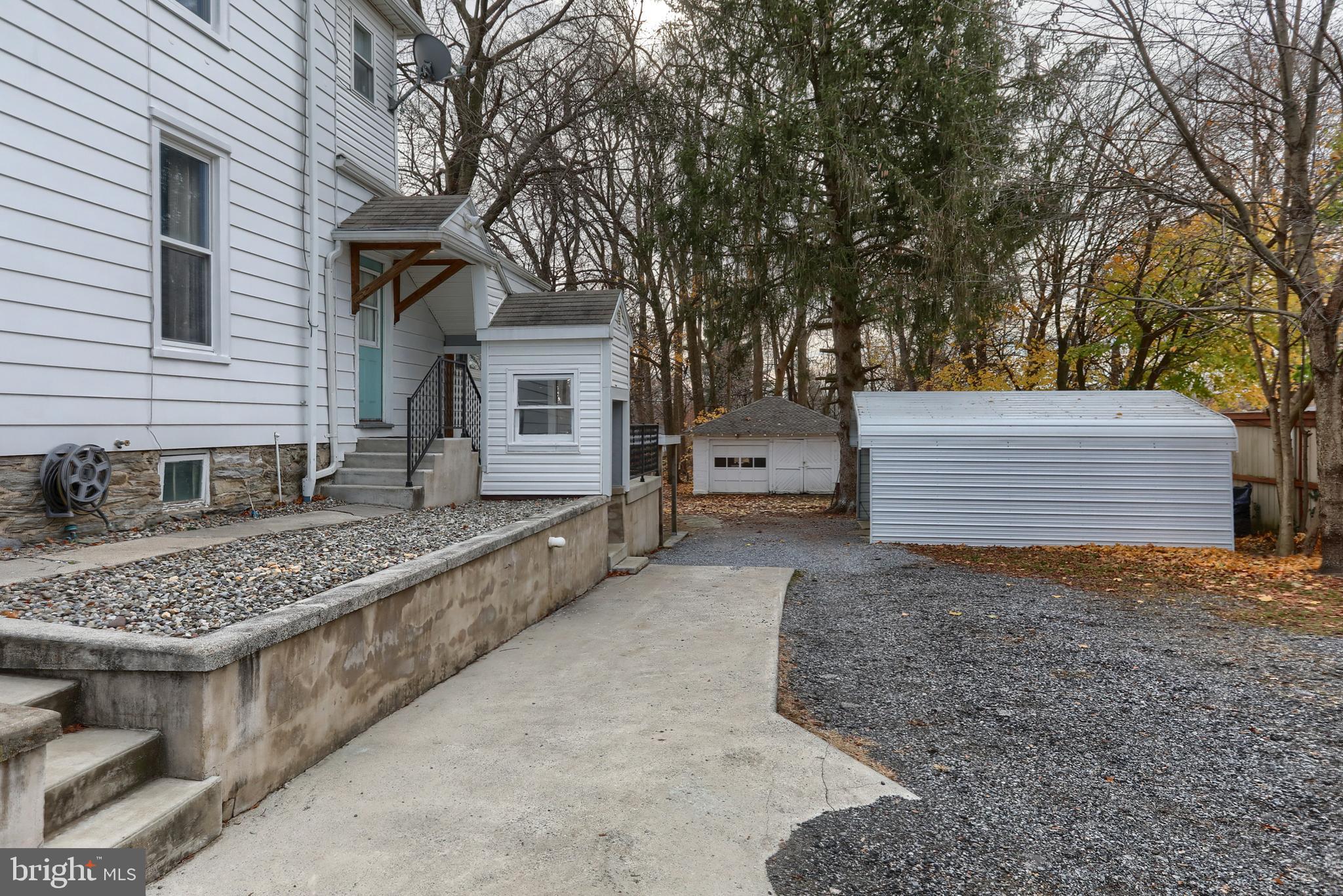 44 E Locust St