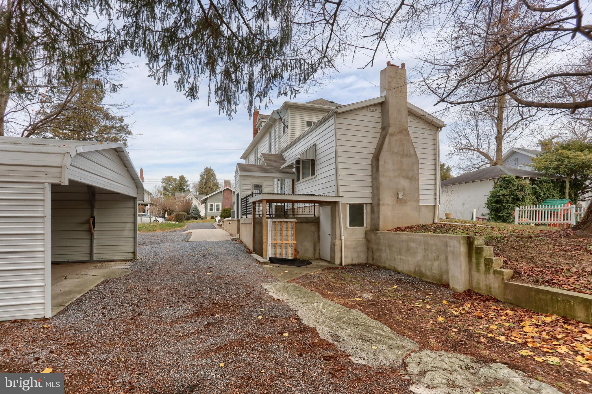 44 E Locust St