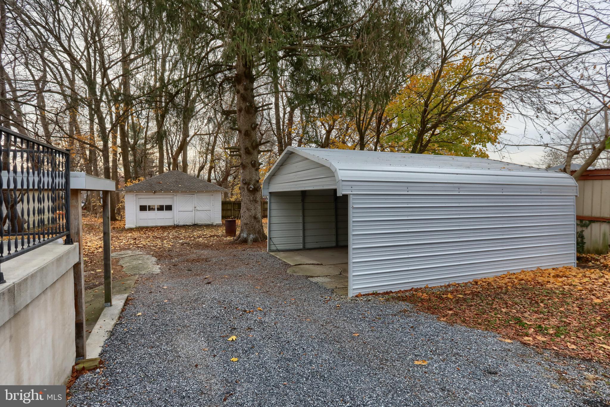 44 E Locust St