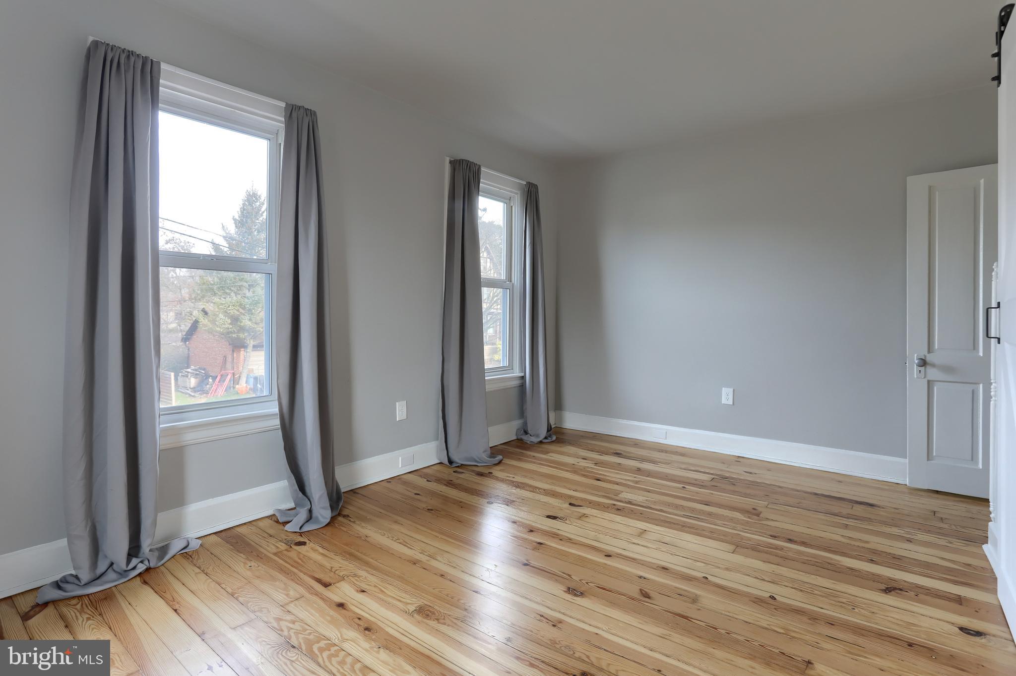44 E Locust St