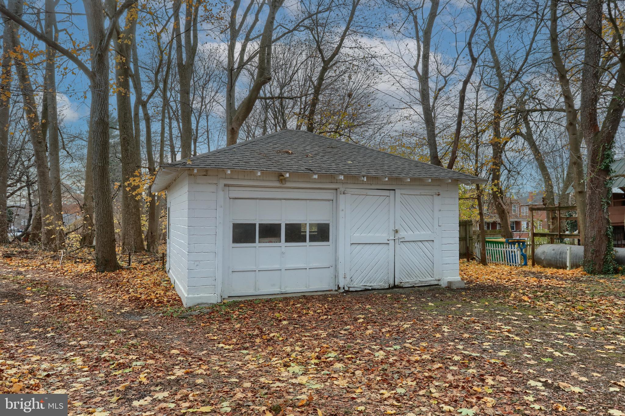 44 E Locust St