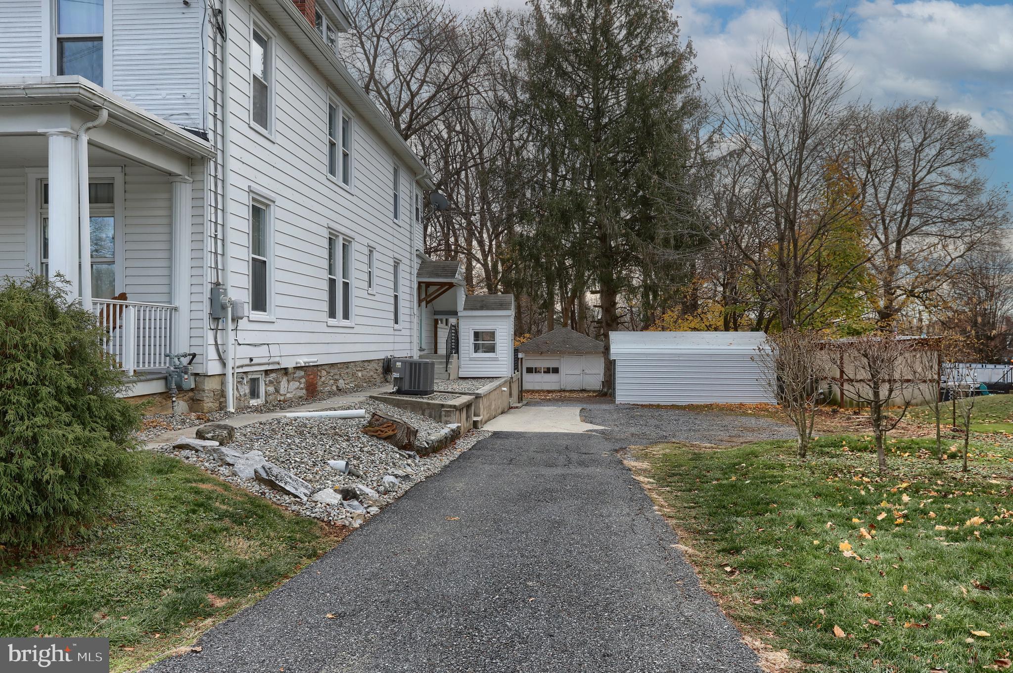 44 E Locust St