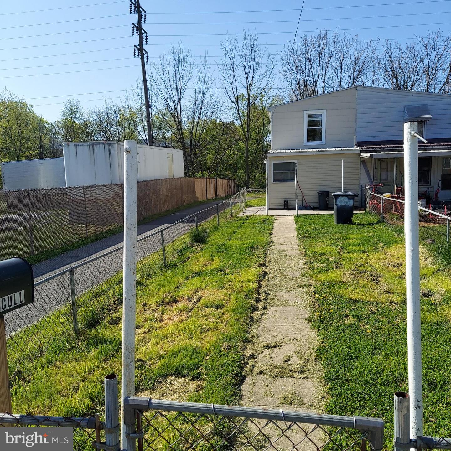 551 E Scull St