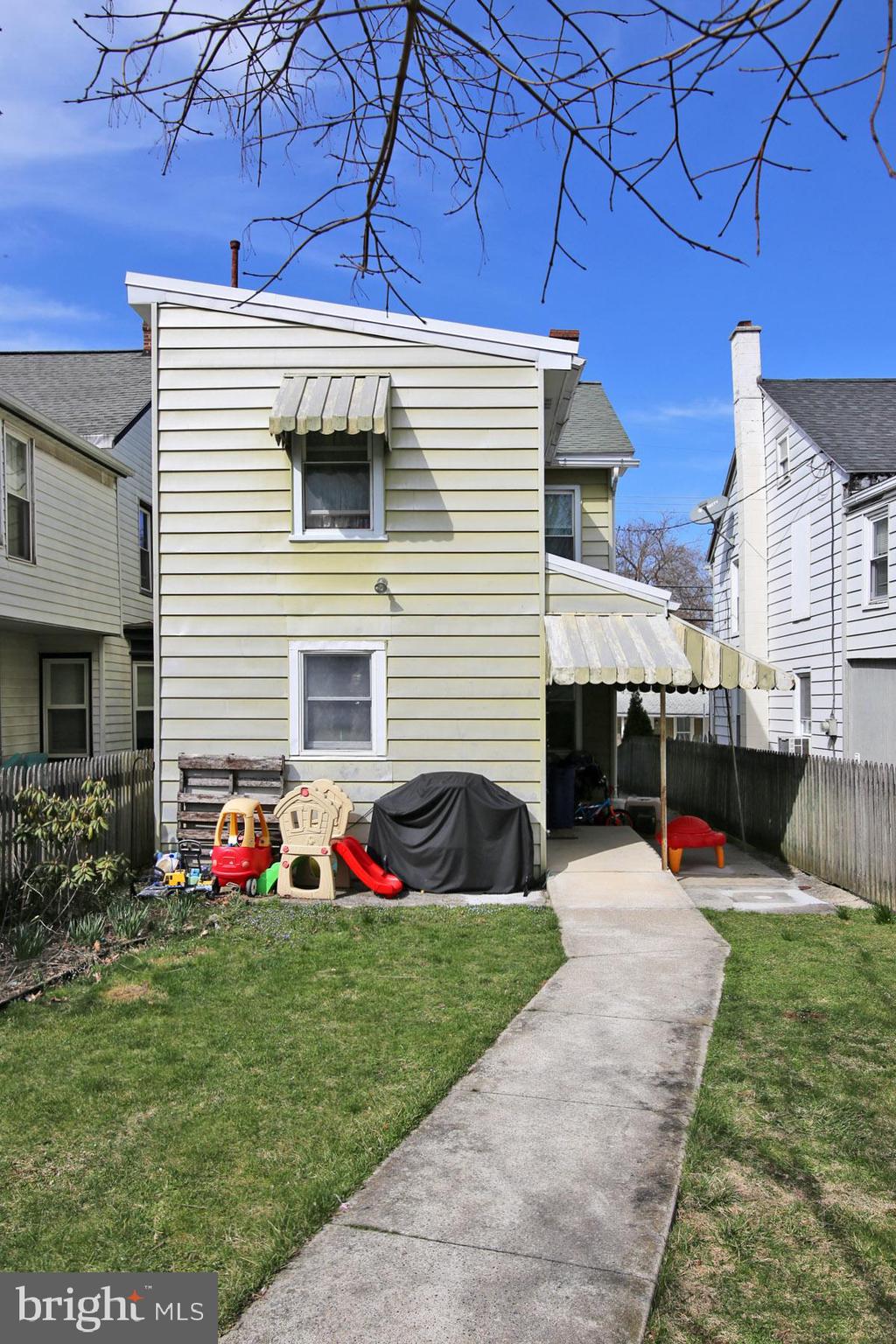 1622 Center St