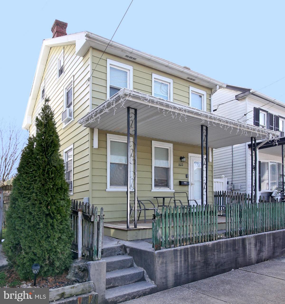1622 Center St