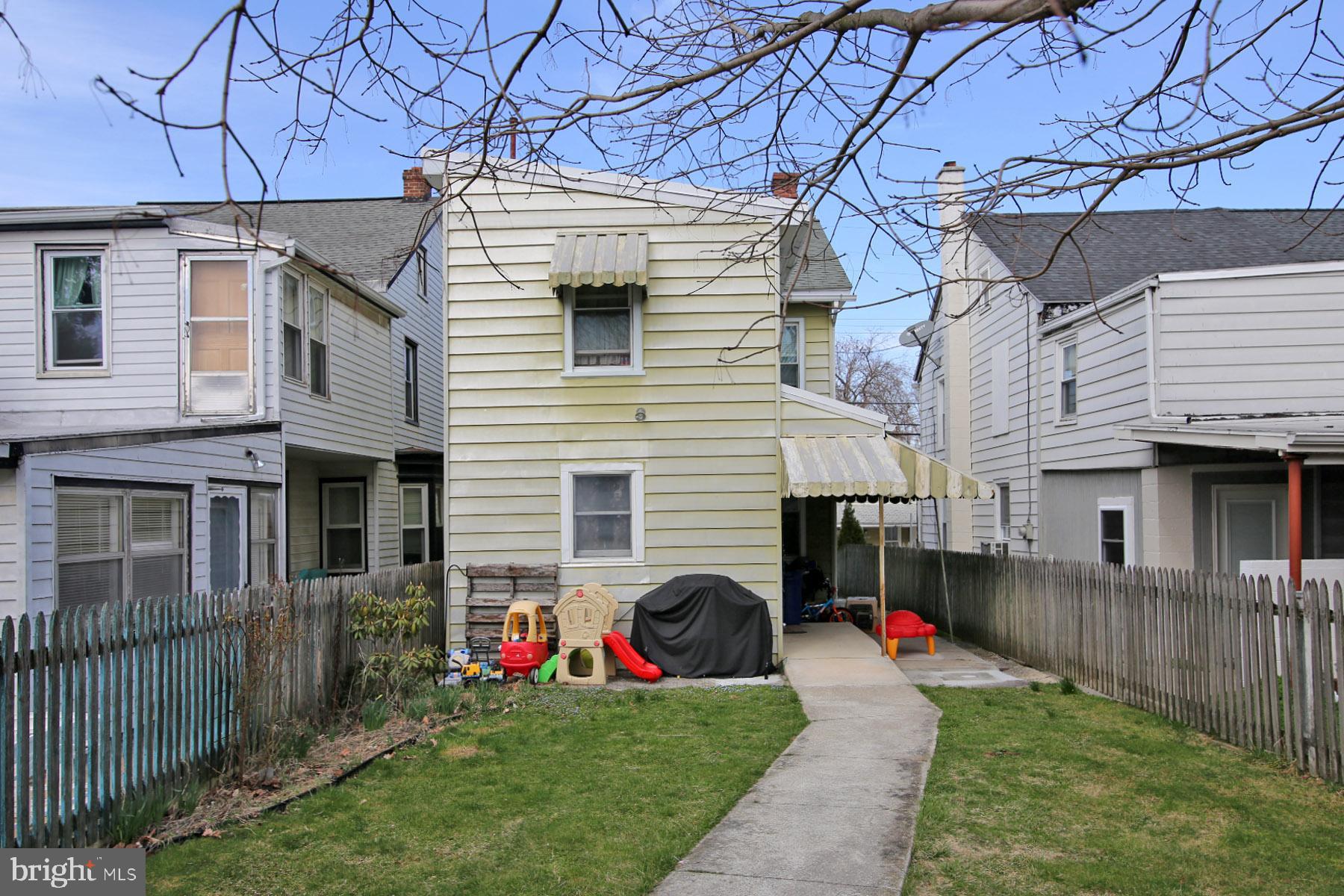 1622 Center St