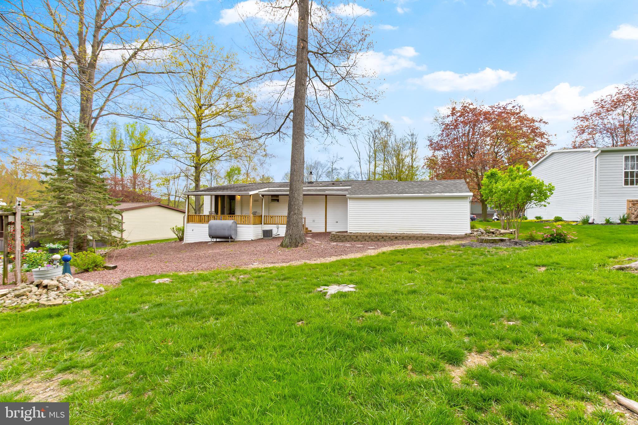 411 Maple Ave