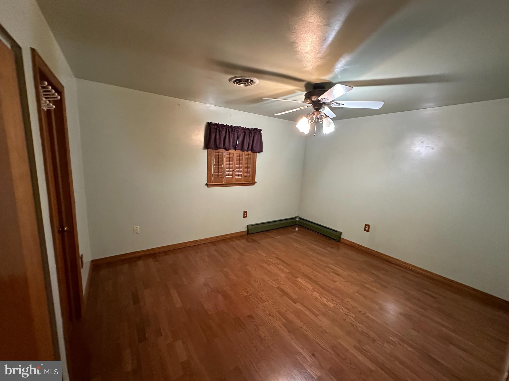 302 Sunset Ln
