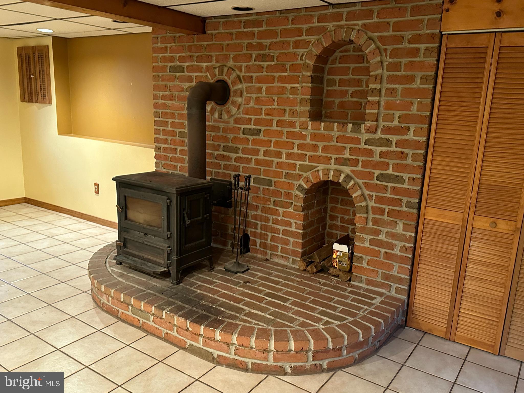 302 Sunset Ln