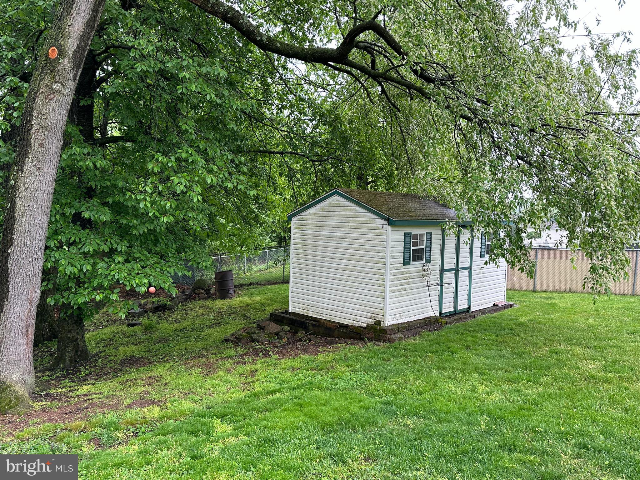 302 Sunset Ln