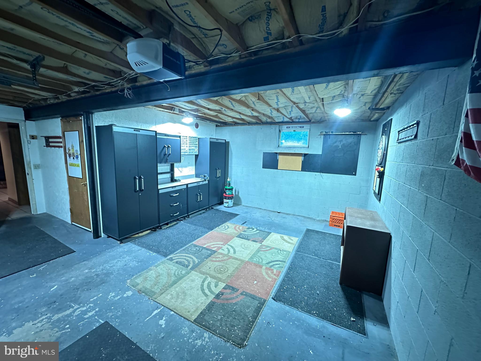 302 Sunset Ln