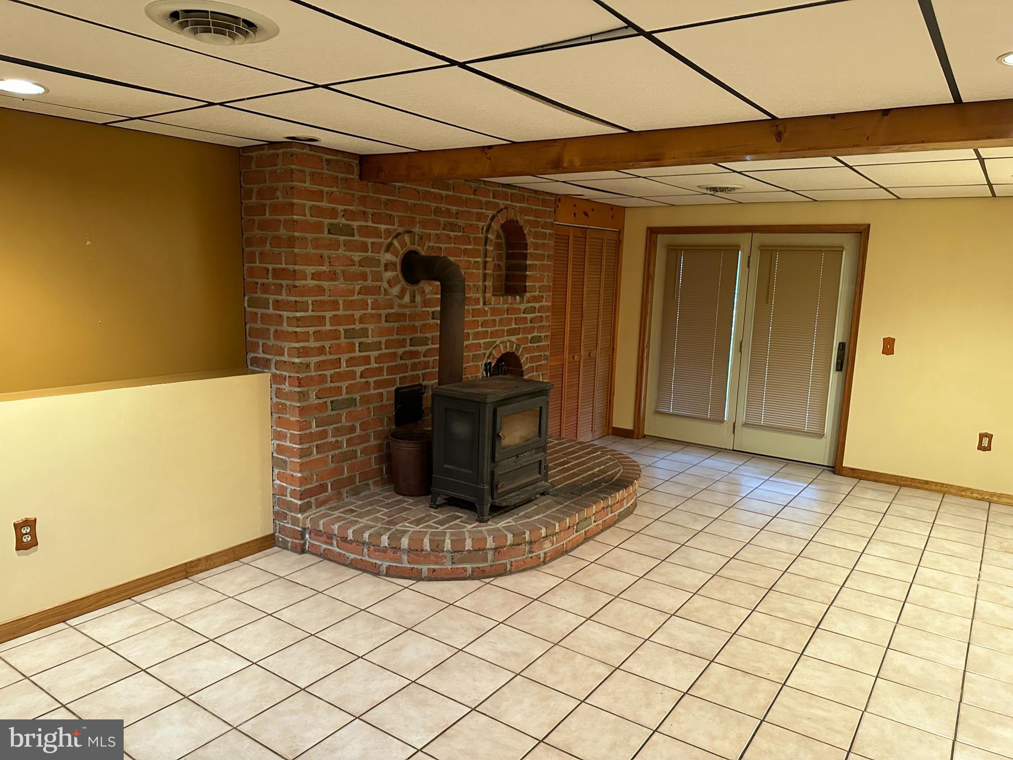 302 Sunset Ln