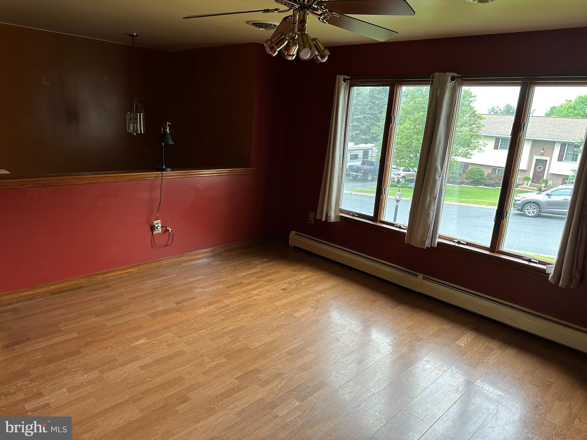 302 Sunset Ln