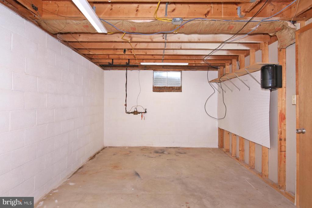 800 Maple Ln