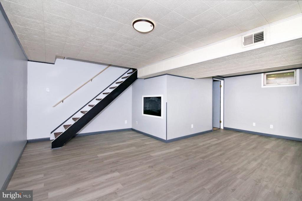 800 Maple Ln