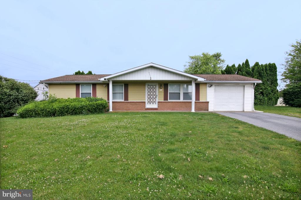 800 Maple Ln