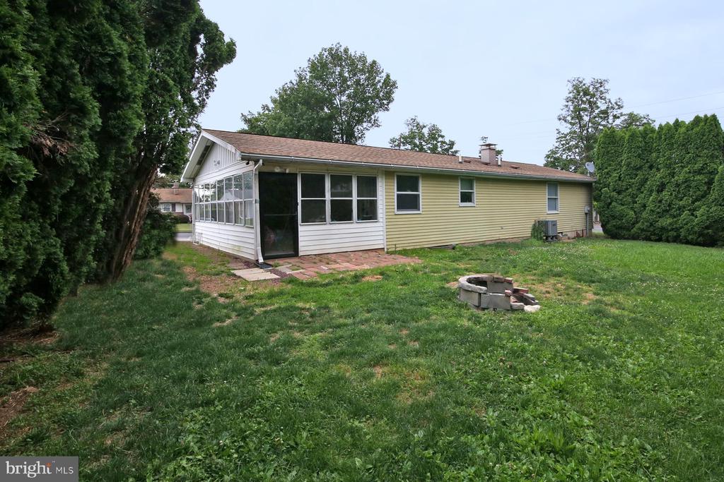 800 Maple Ln