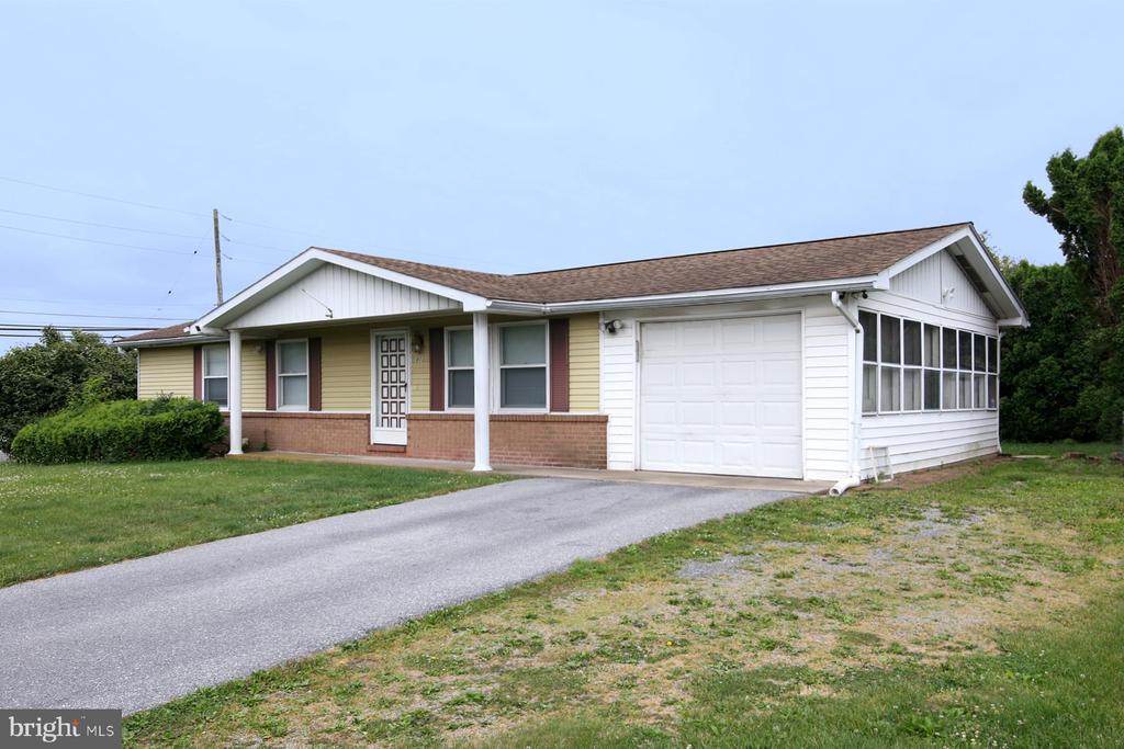 800 Maple Ln