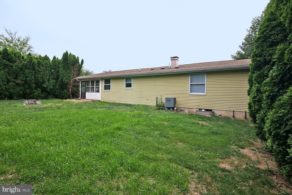 800 Maple Ln