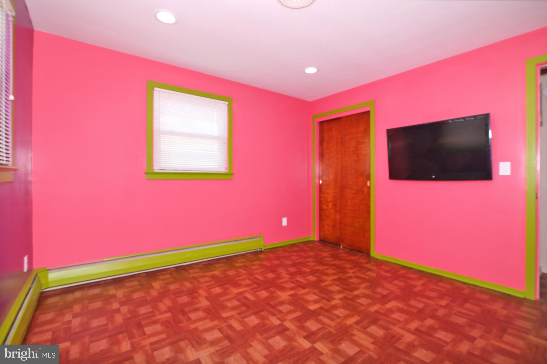 837 E Canal St