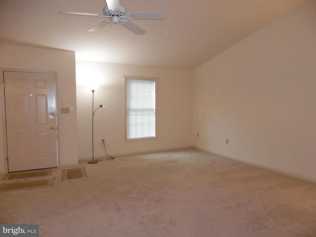 8 Scenic Dr
