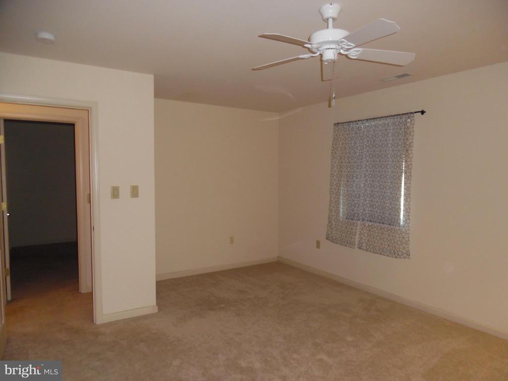 8 Scenic Dr