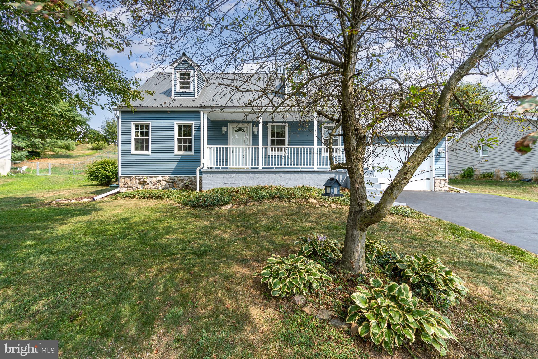 28 Middle Ave