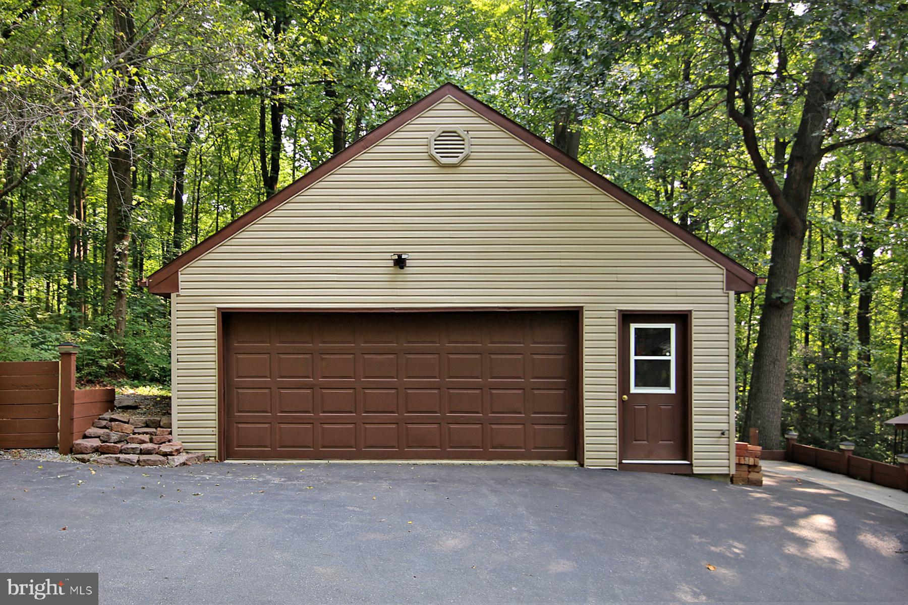 1266 Ash Ln
