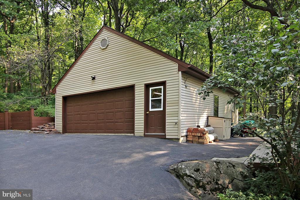 1266 Ash Ln