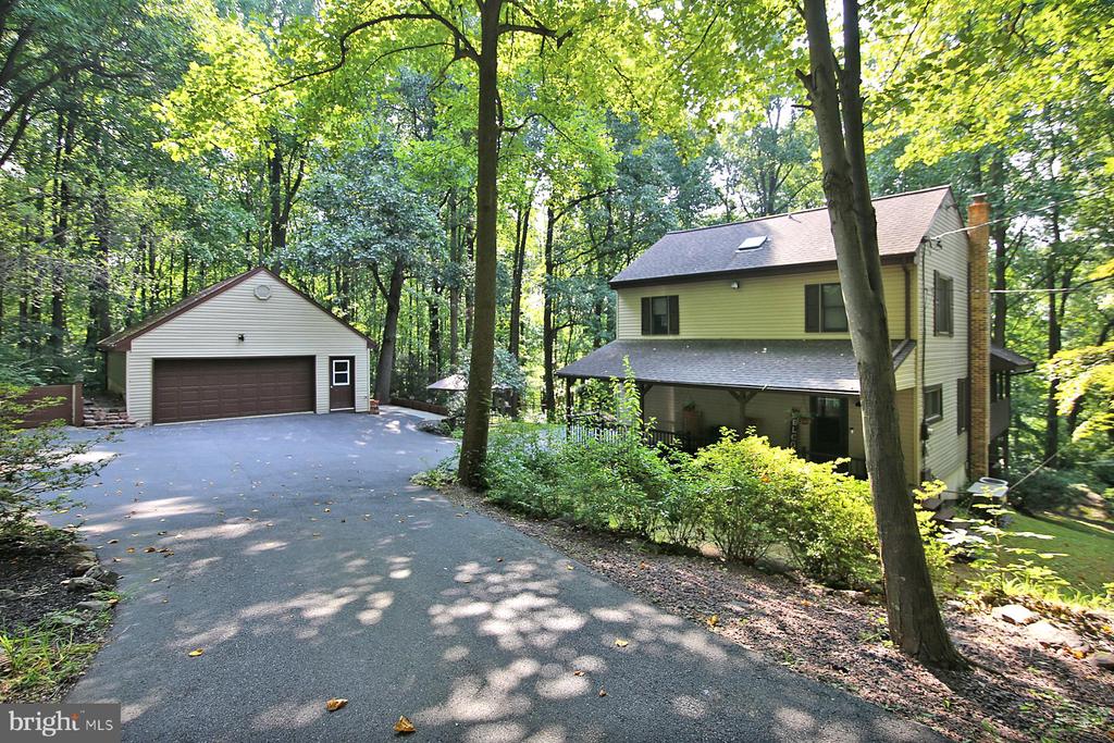 1266 Ash Ln